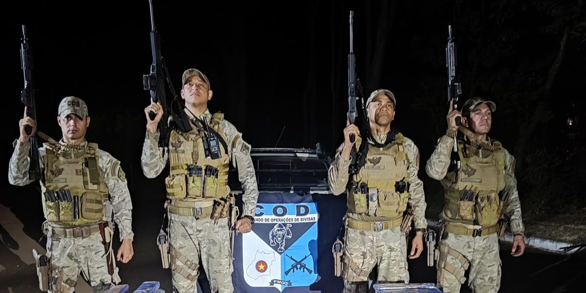 PMGO prende dupla com carregamento de maconha