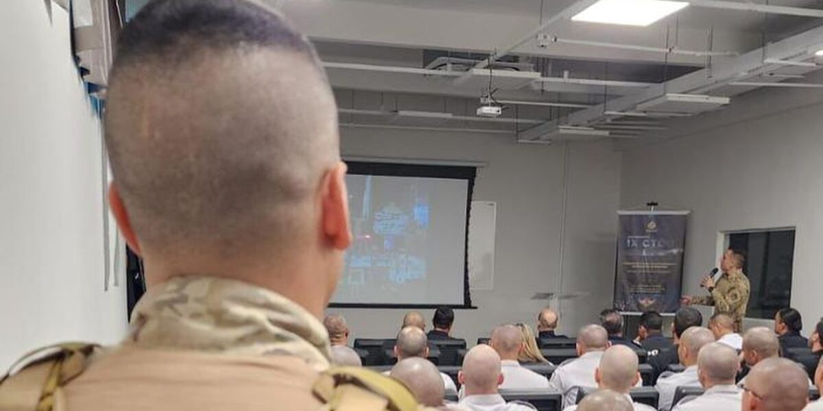 Policial militar de Goiás ministra aula inaugural para o IX Curso Tático Operacional Rodoviário da PMDF