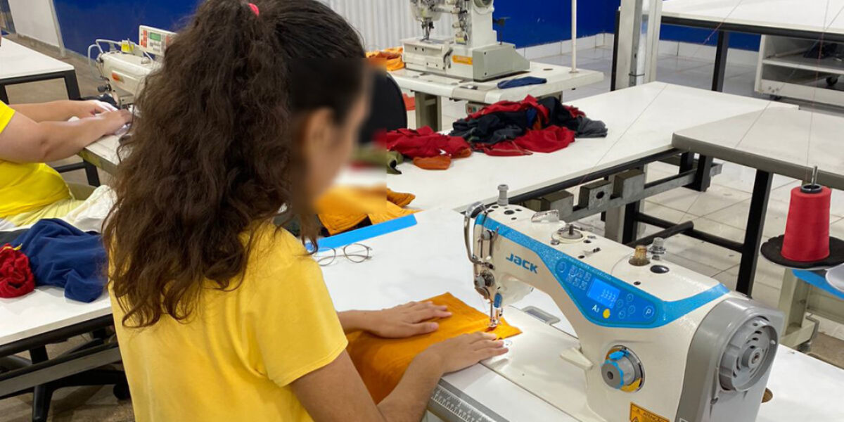 Reeducandas da Penitenciária Consuelo Nasser iniciam treinamento de costura industrial