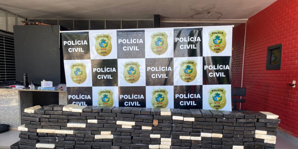 Polícia Civil prende cinco suspeitos e apreende meia tonelada de drogas escondidas em ônibus, em Porangatu