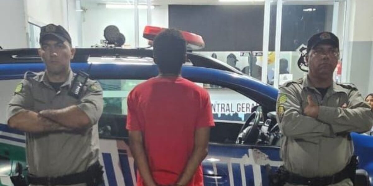 Polícia Militar prende homem por  furto em loja, em Goiânia