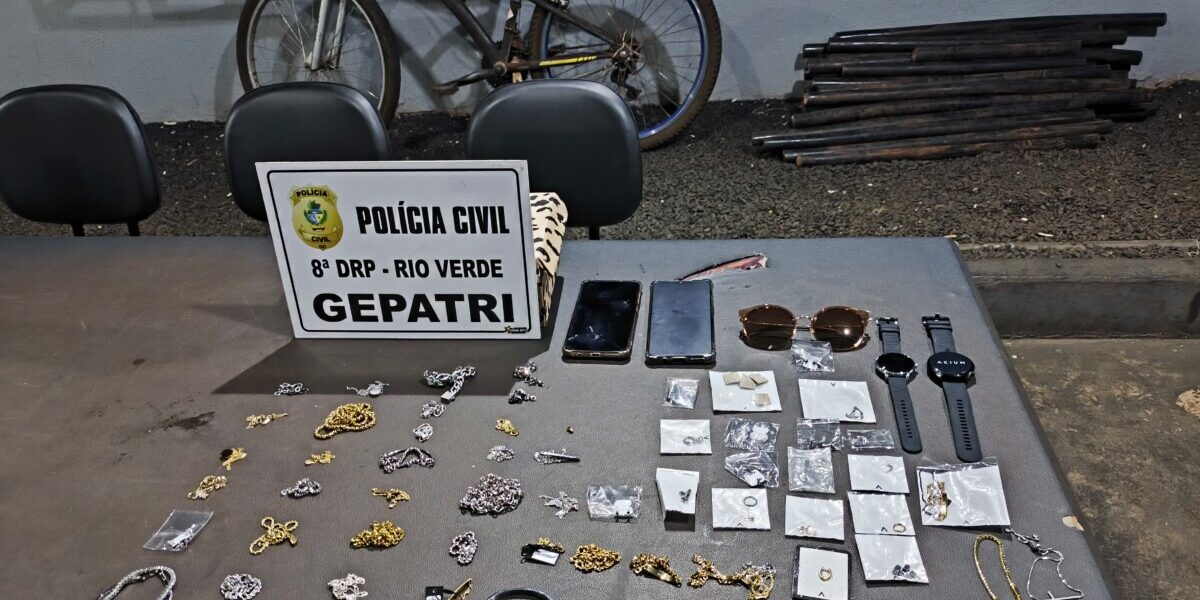 PCGO prende casal após furtar mais de R$ 7 mil em joias em shopping de Rio Verde