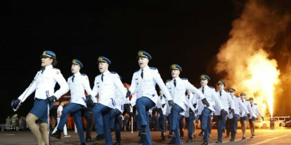 CBMGO forma nova turma de oficiais e realiza passagem de comando da Academia