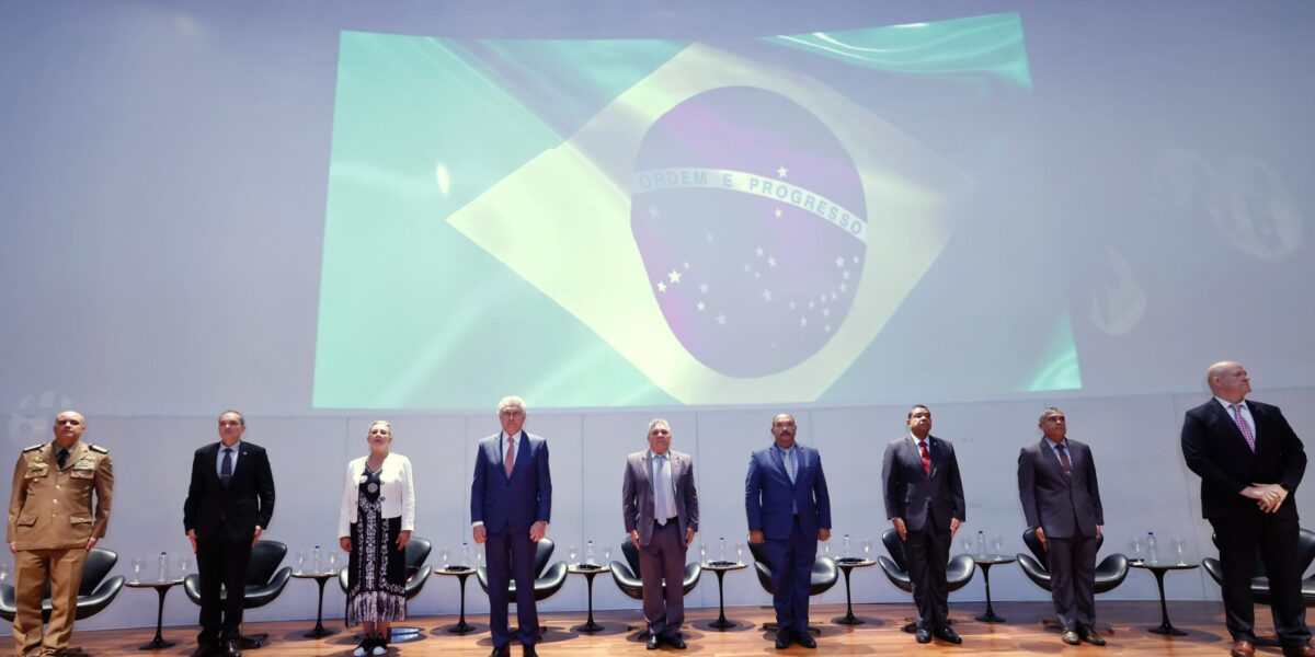 Caiado ministra aula magna em curso internacional de segurança pública, em Brasília