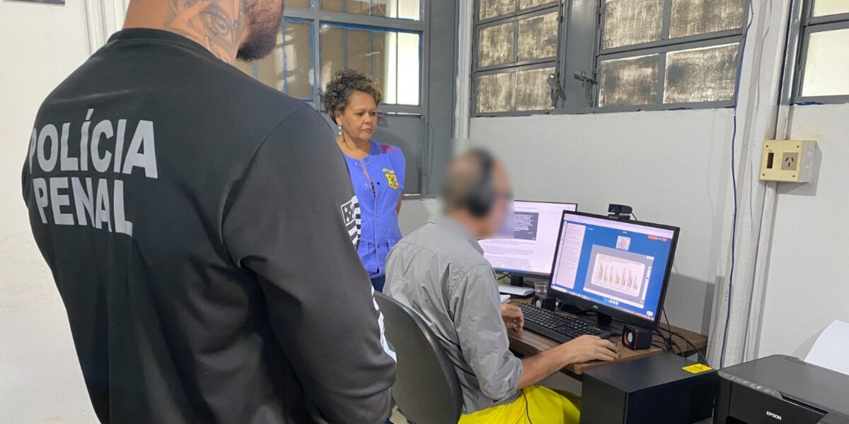 Reeducando defende tese de doutorado de dentro de unidade prisional em Goiás