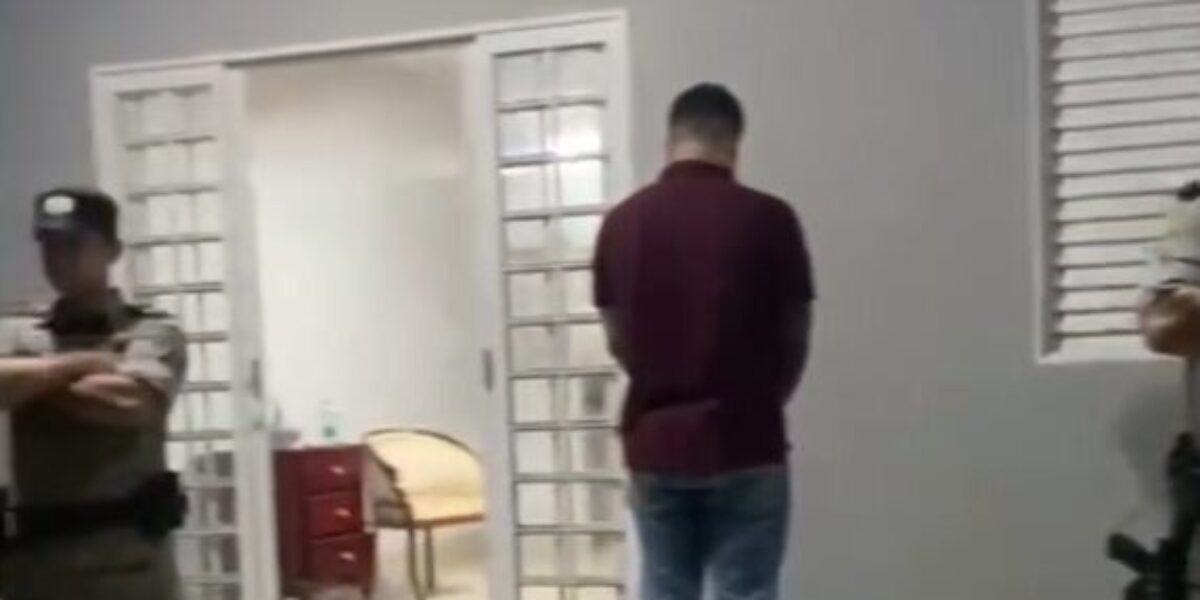 Polícia Militar apreende drogas escondidas em túnel dentro de casa em Goiânia