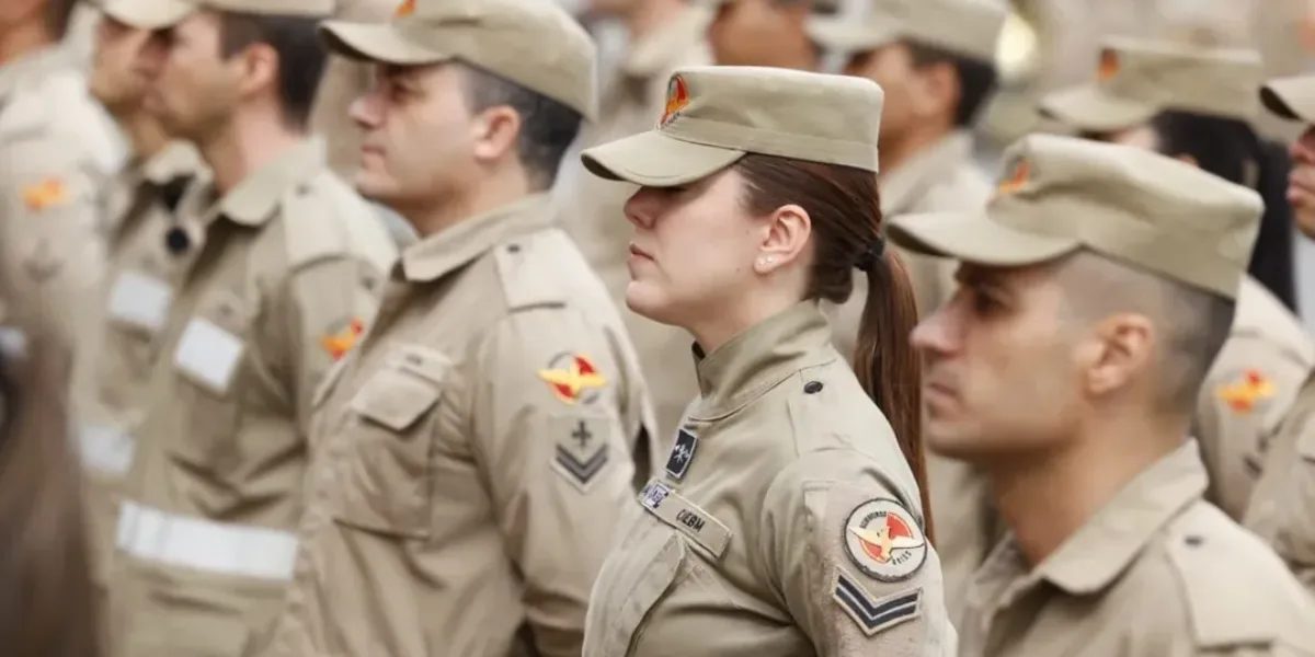 Corpo de Bombeiros Militar realiza formatura dos cursos CAS, EAS e EAC