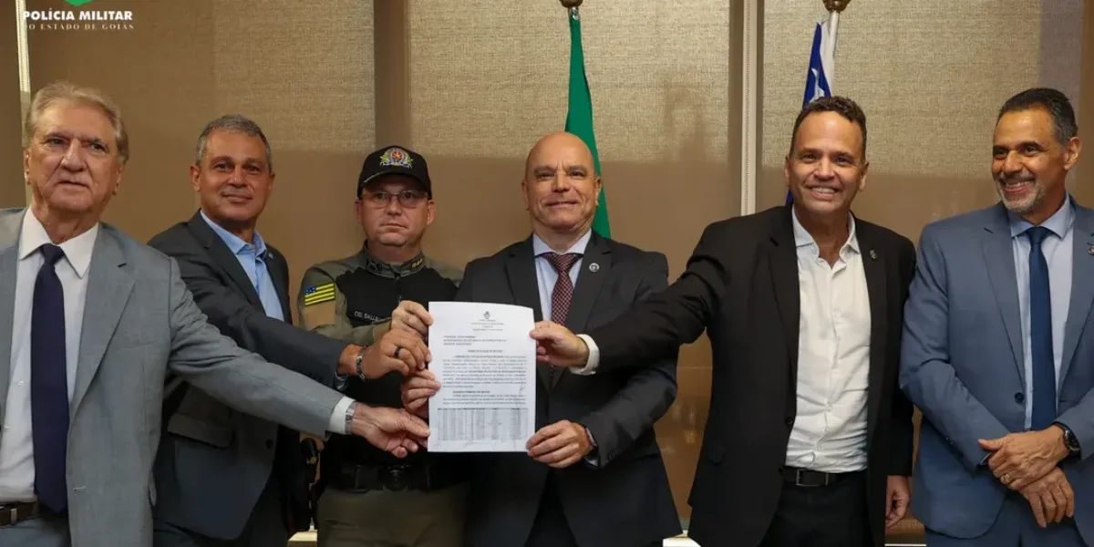 SSP firma cooperação com TJGO para fortalecer fiscalização de medidas protetivas e recebe armamentos