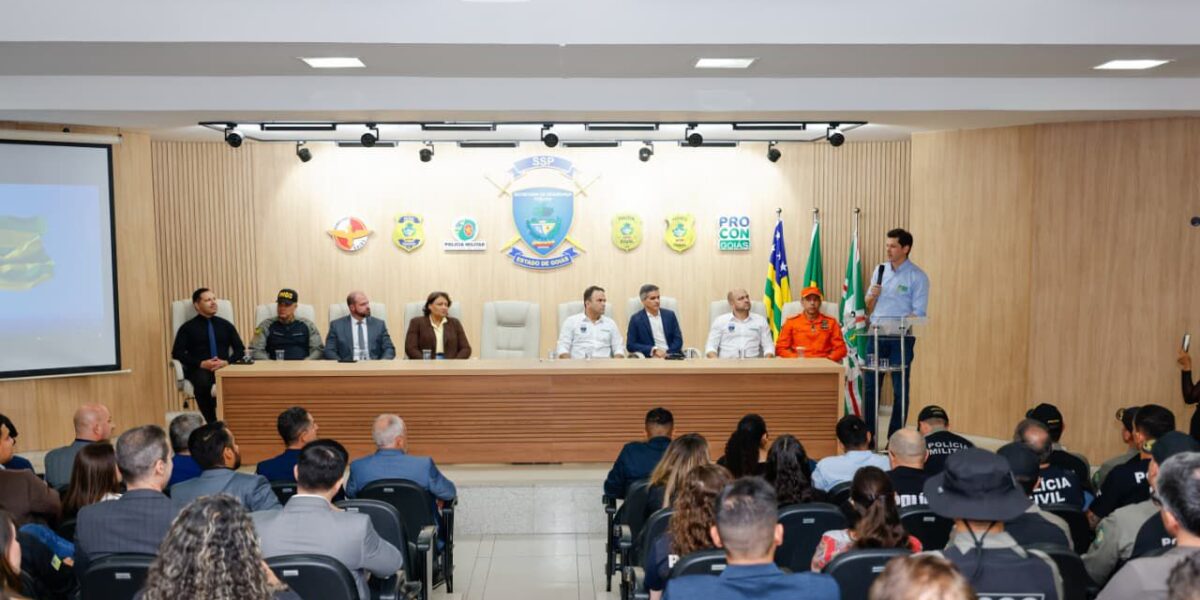 Governo de Goiás entrega R$ 12,7 milhões em veículos e equipamentos para segurança pública