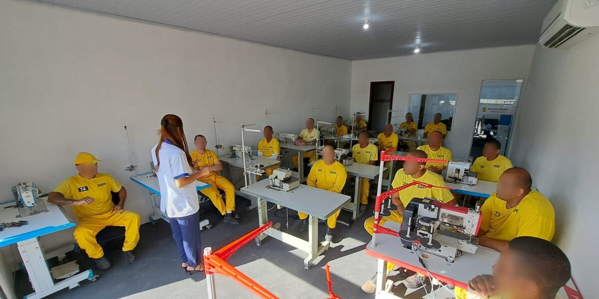Projeto Resgatar promove Curso de Costureiro Industrial no Complexo Prisional