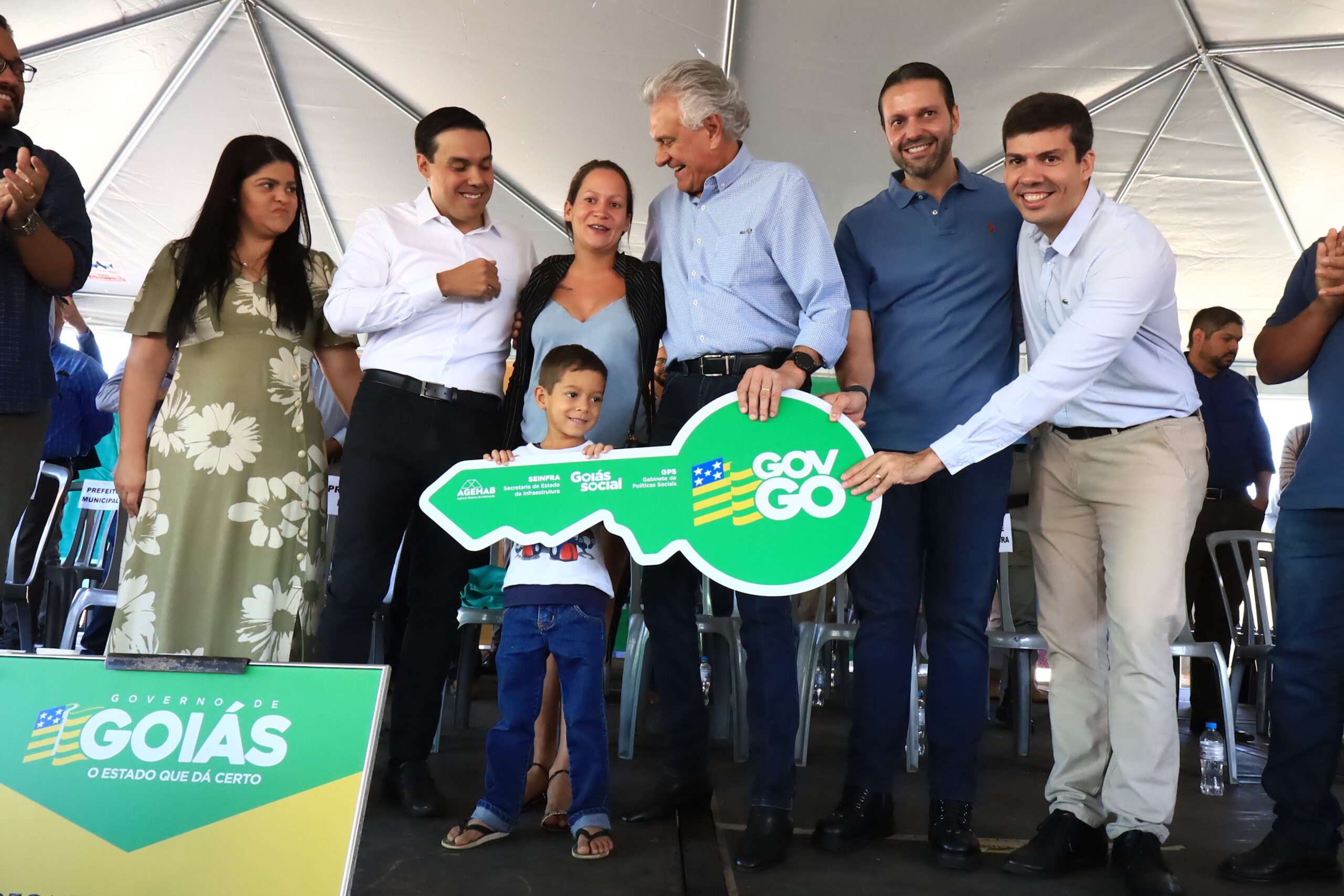Governo de Goiás entrega casas a custo zero em Hidrolândia
