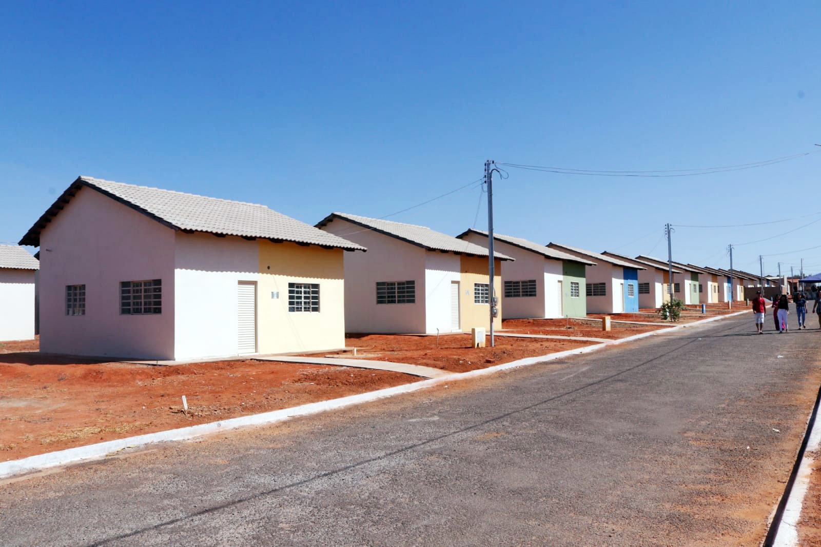 Governo de Goiás entrega 100 casas populares em São Luiz do Norte