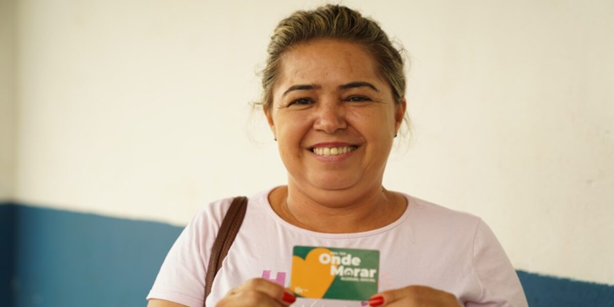 Governo de Goiás entrega Aluguel Social e escrituras em Goianira