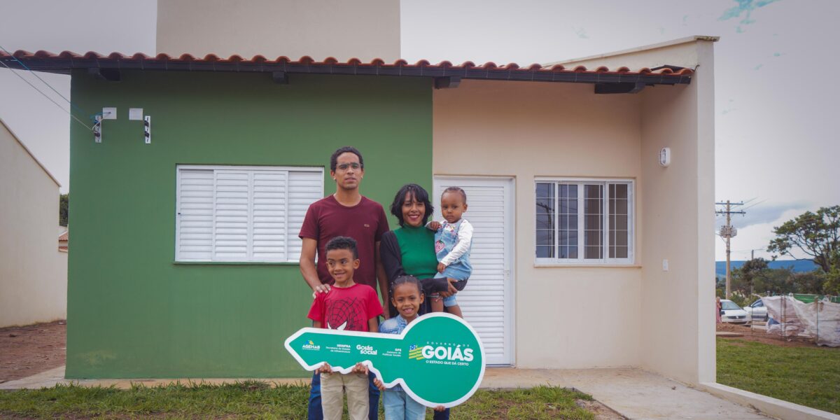 Governo de Goiás entrega 30 casas em Alto Paraíso de Goiás
