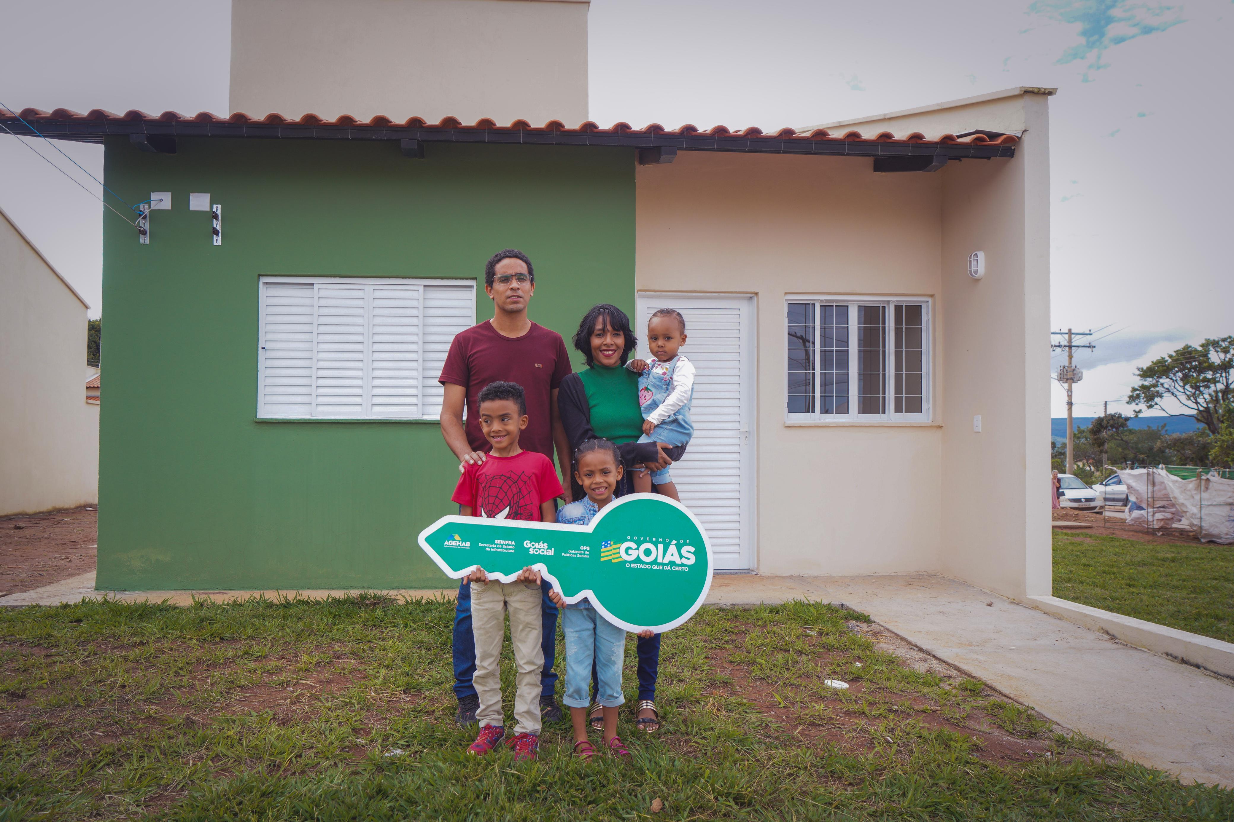 Governo de Goiás entrega 30 casas em Alto Paraíso de Goiás