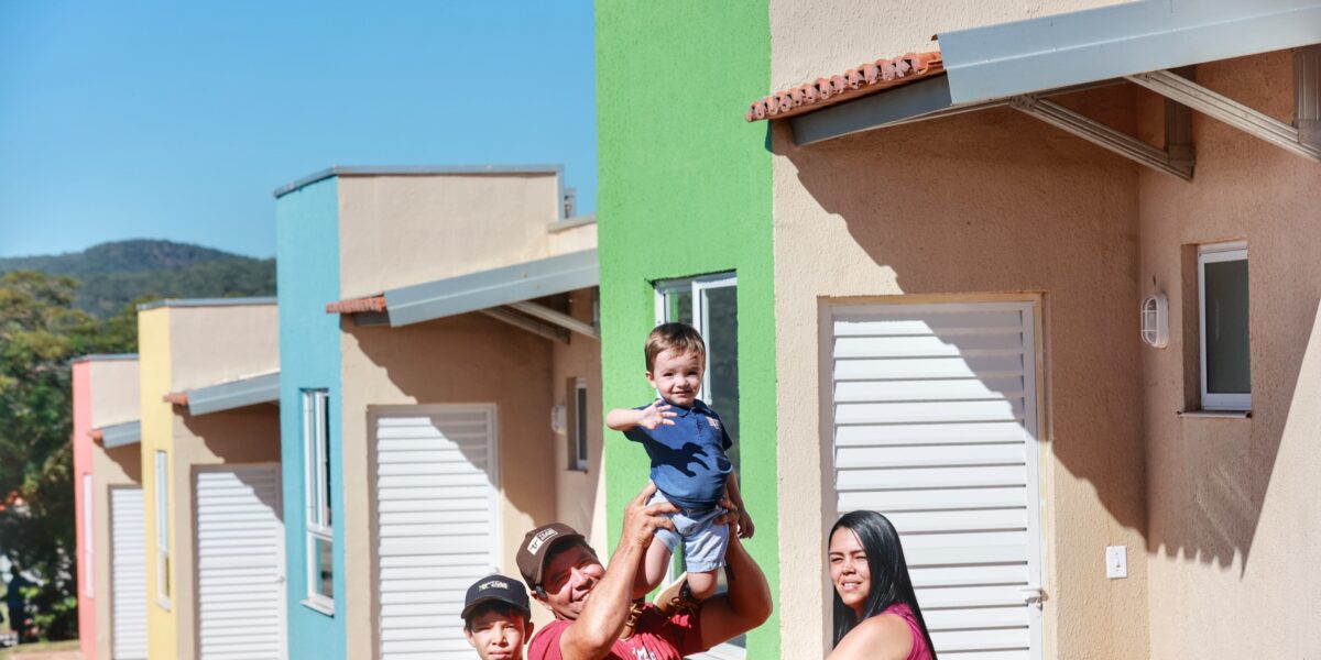 50 famílias recebem chaves das casas próprias em Jandaia