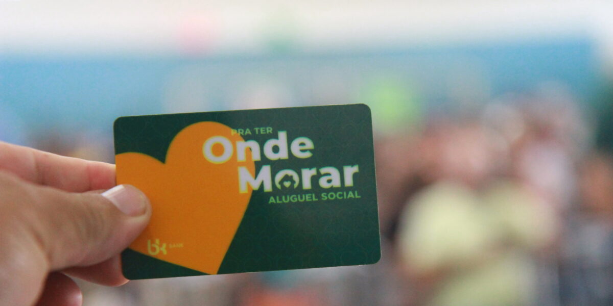 Governo de Goiás entrega cerca de 2 mil cartões do Aluguel Social em junho