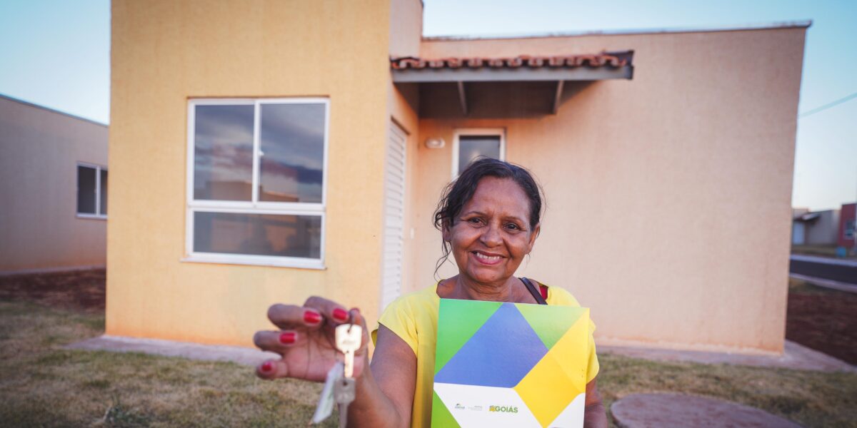 100 moradores de Quirinópolis recebem as chaves da casa própria