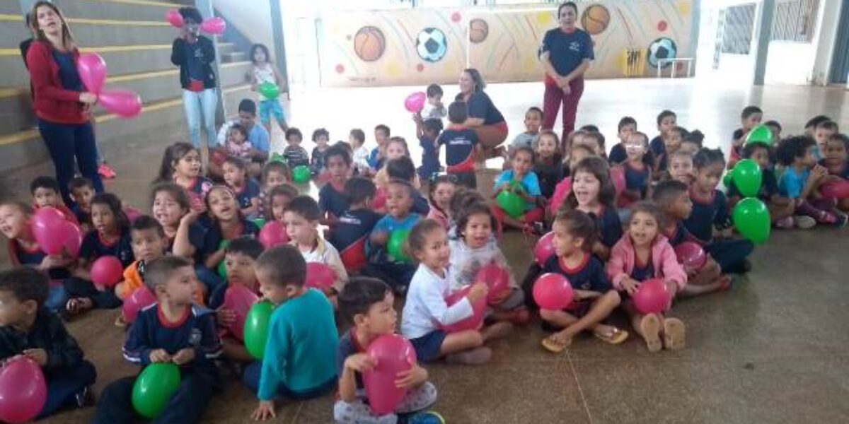 Papai Noel presenteia 12 mil crianças em Planaltina