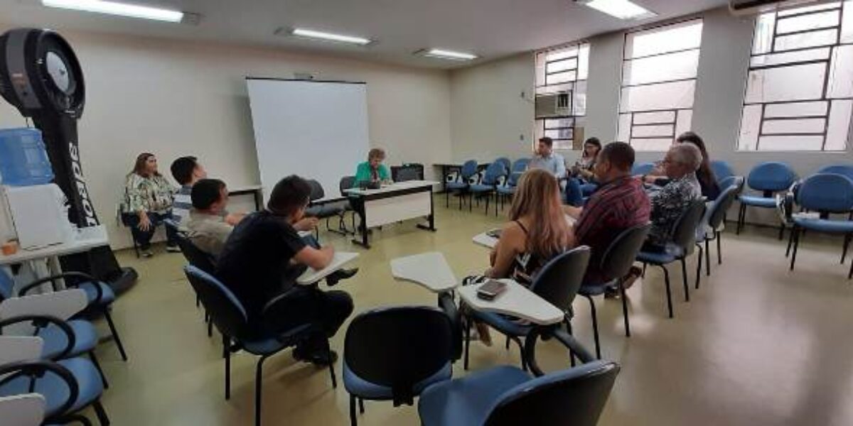 Lúcia Vânia se reúne com servidores do socioeducativo