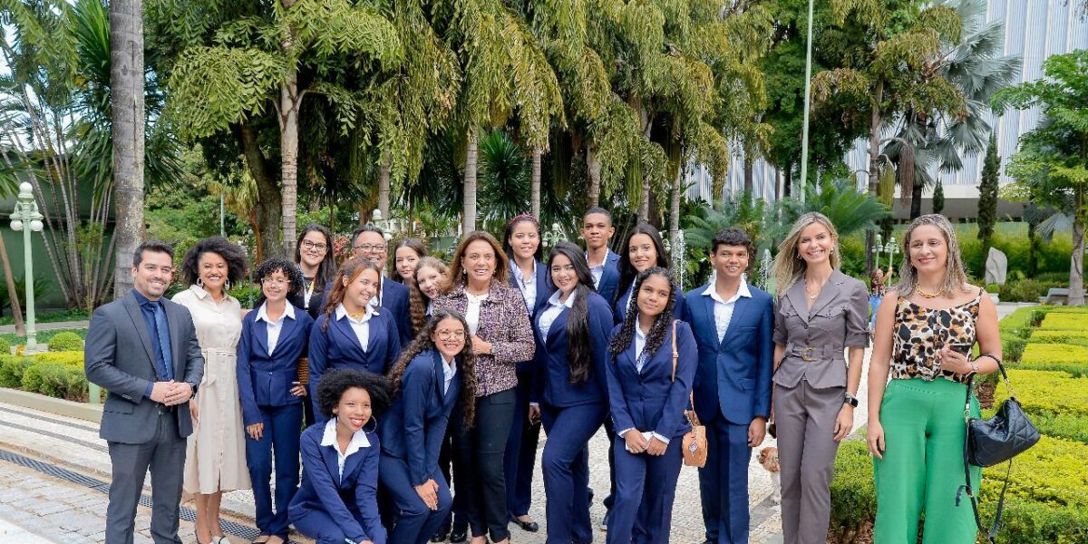 Gracinha Caiado recebe jovens do Aprendiz do Futuro que vão fazer intercâmbio na Europa