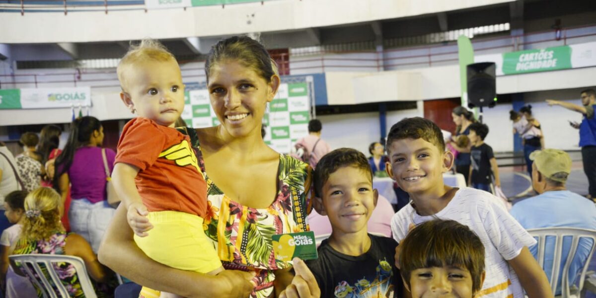 Anápolis recebe 577 cartões do Mães de Goiás e Dignidade em evento do Goiás Social