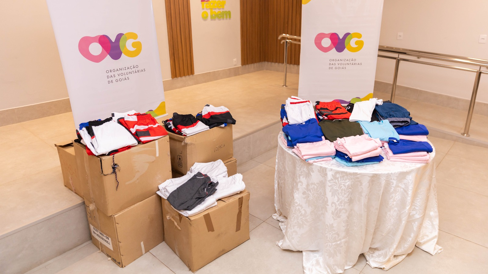 Seds entrega à OVG doação de 20 mil peças de roupas apreendidas pela Receita Federal