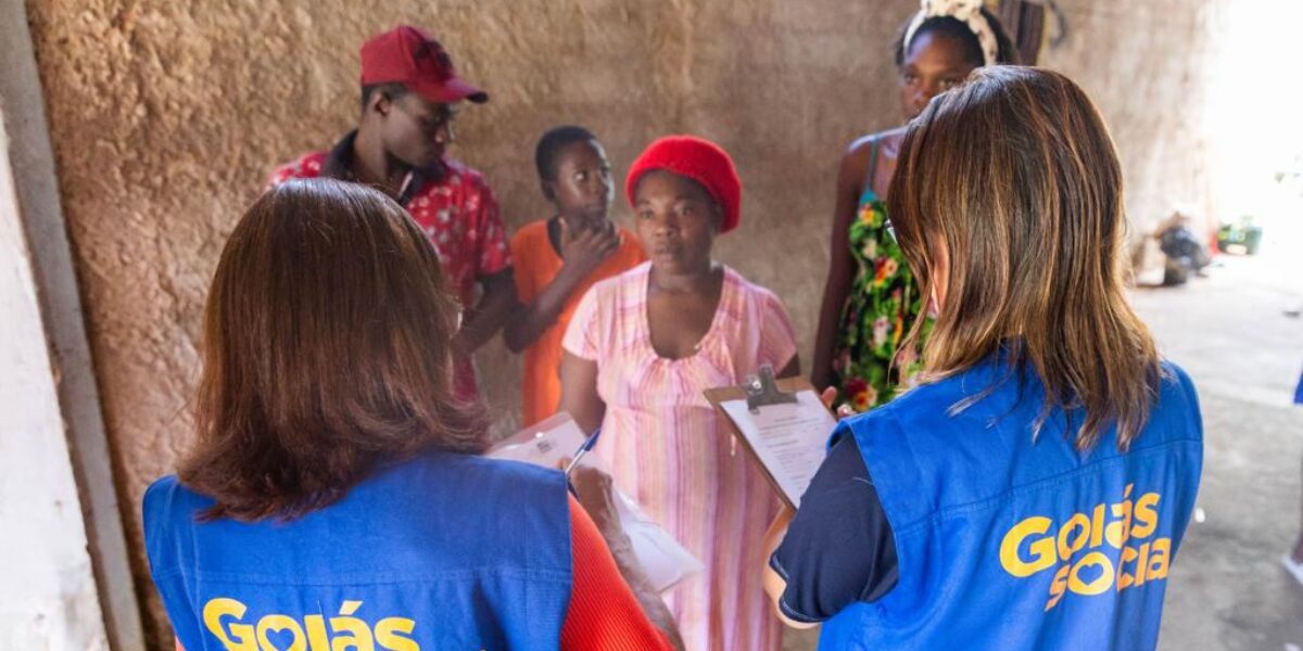 Equipe da Seds leva benefícios do Goiás Social a moradores da Vila Roriz, em Goiânia