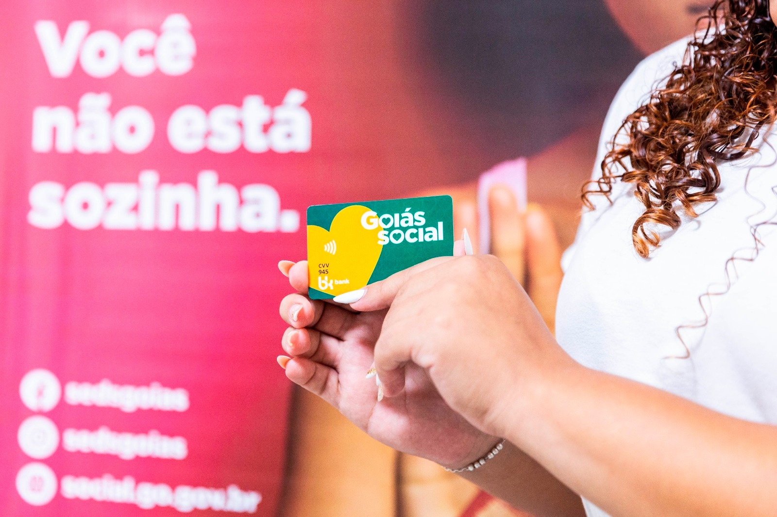Governo entrega cartões do Goiás por Elas em Aparecida de Goiânia e alcança 675 mulheres em todo o estado