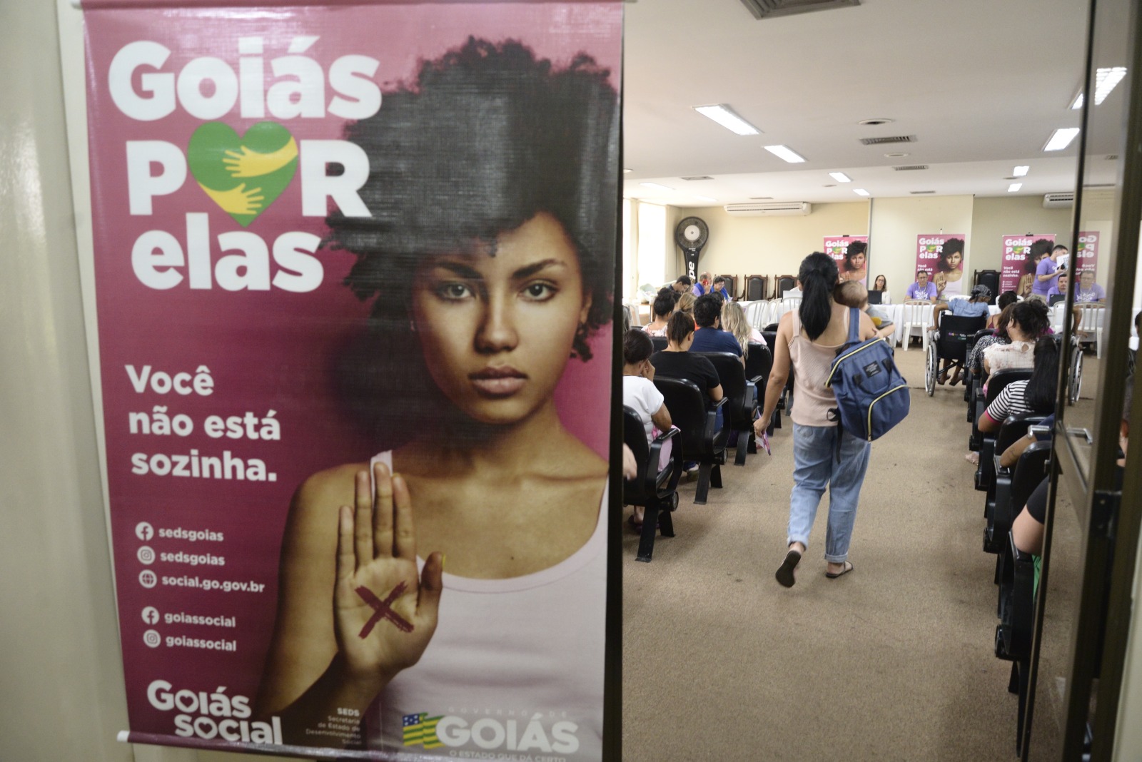 Governo entrega mais 100 cartões do Goiás por Elas na semana do Goiás Social Mulher