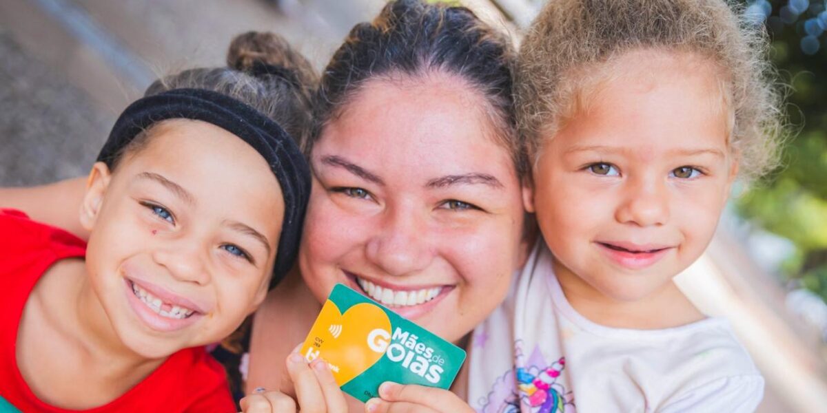 Mães de Goiás: confira como retirar cartão do programa