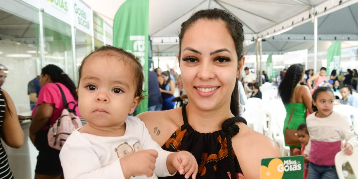 Goiás Social entrega mais de mil benefícios do Mães de Goiás, Dignidade e Aprendiz do Futuro em Ipameri e Formosa