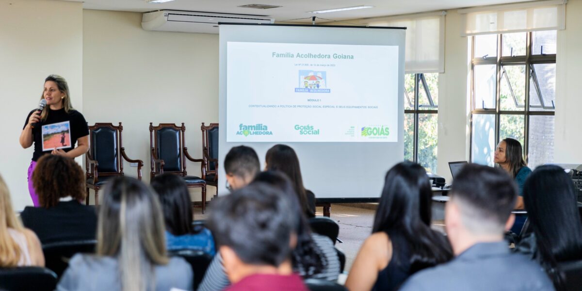 Seds capacita servidores para implantação do Família Acolhedora em dez municípios