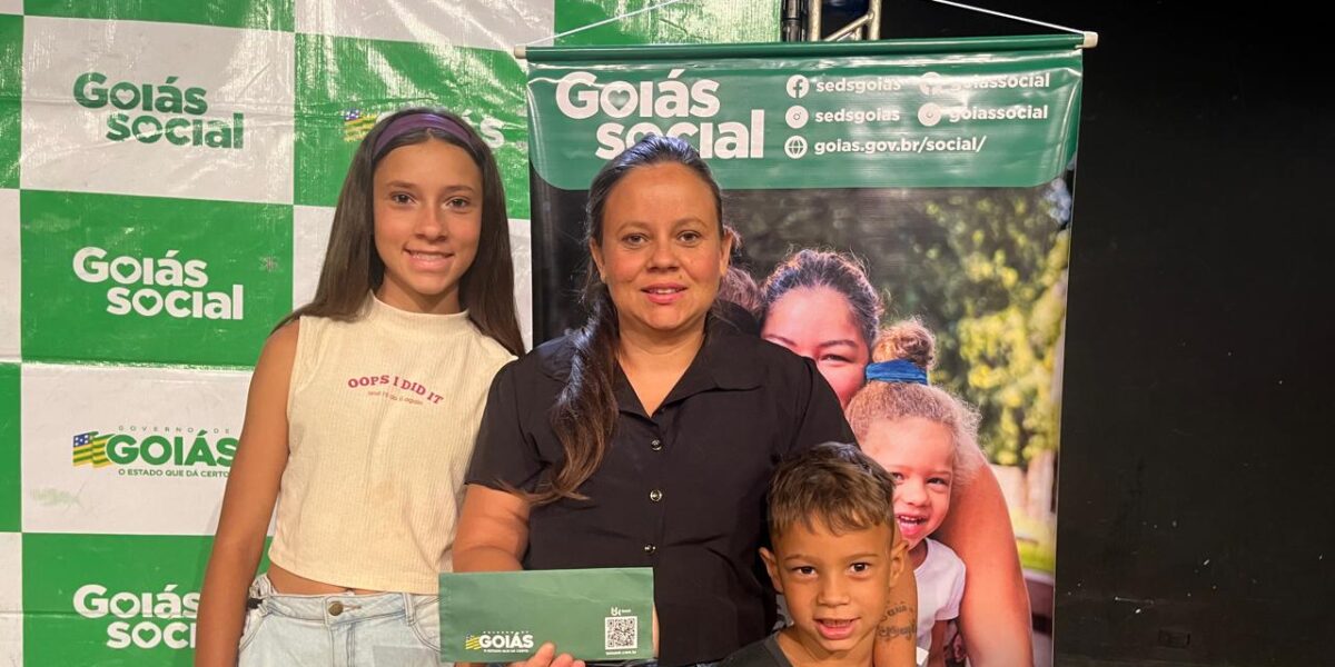 Goiás Social entrega benefícios para jovens, mulheres e pessoas idosas em Aparecida de Goiânia