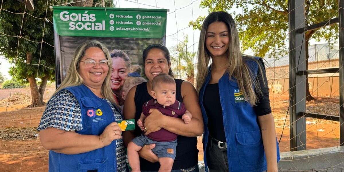 Goiás Social entrega cartões do Mães de Goiás e do Dignidade em 45 municípios nesta semana