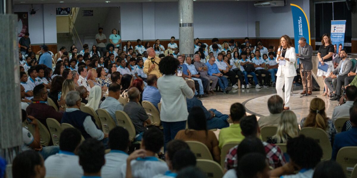 Na Bahia, Gracinha Caiado participa de ampliação de programa Jovem Aprendiz Feirense, inspirado no Goiás Social