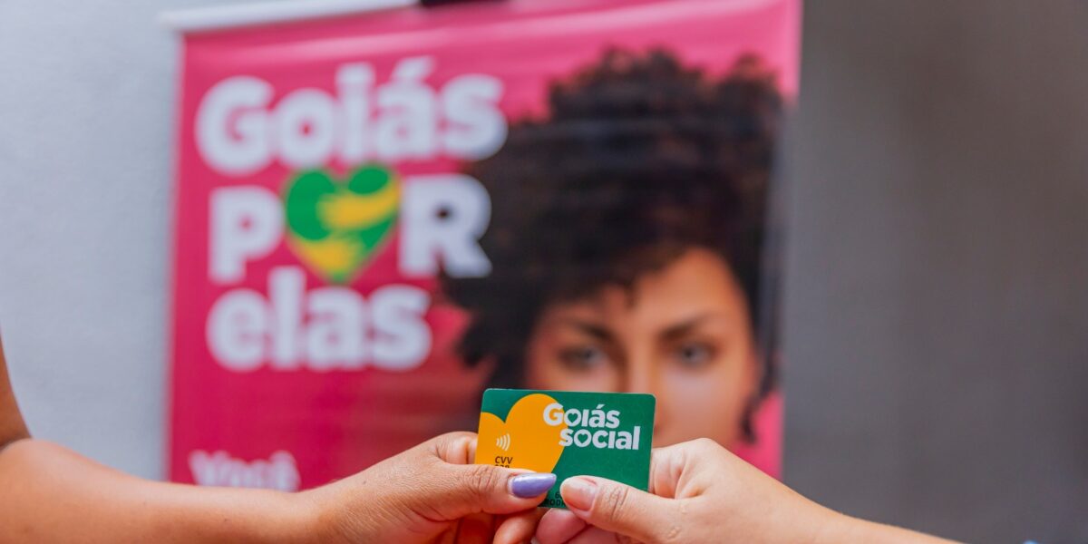 Goiás Social entrega mais de 100 cartões do Goiás Por Elas em outubro