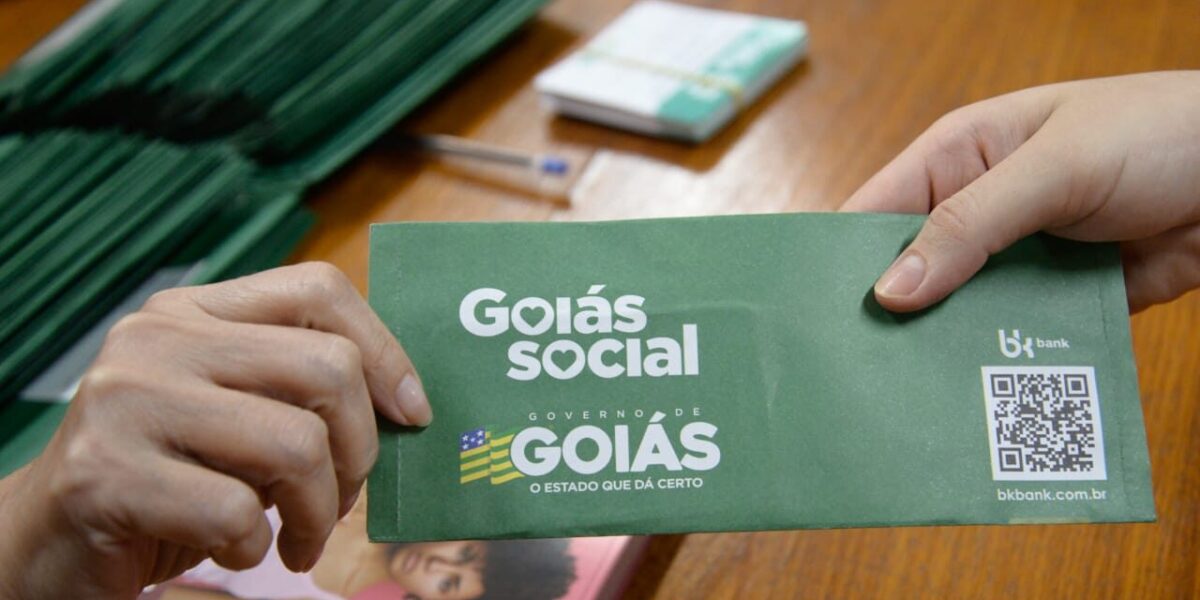 Goiás Social entrega 91 cartões do Goiás Por Elas em Goiânia