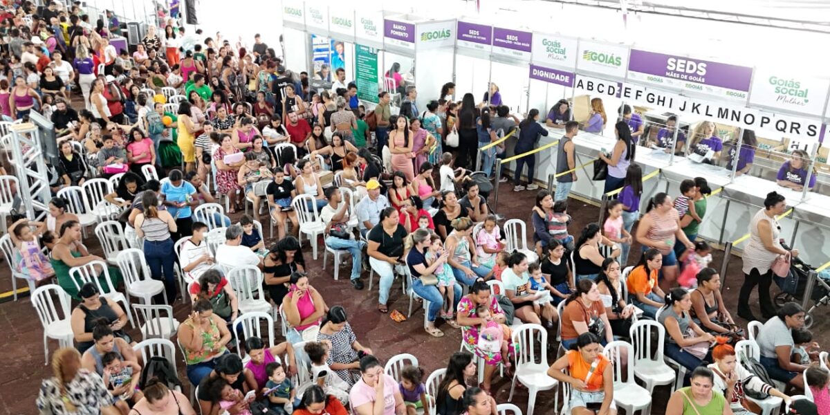 Goiás Social Mulher oferece mais de 40 serviços e benefícios na Praça Cívica