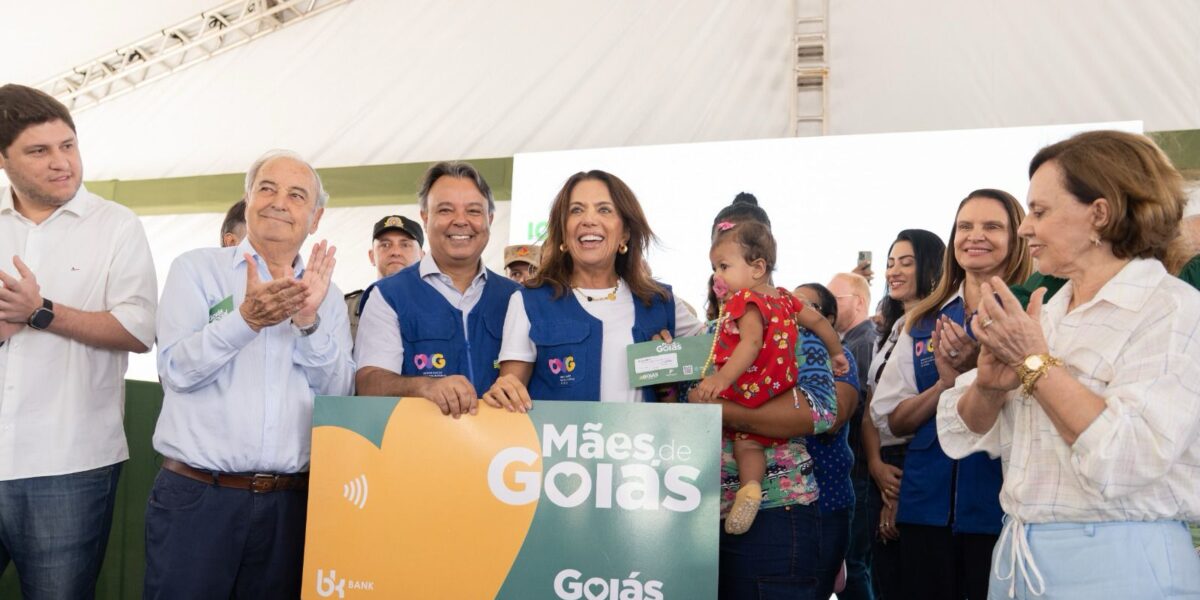 Goiás Social Mulher chega a Aparecida com entrega de 1,2 mil cartões sociais