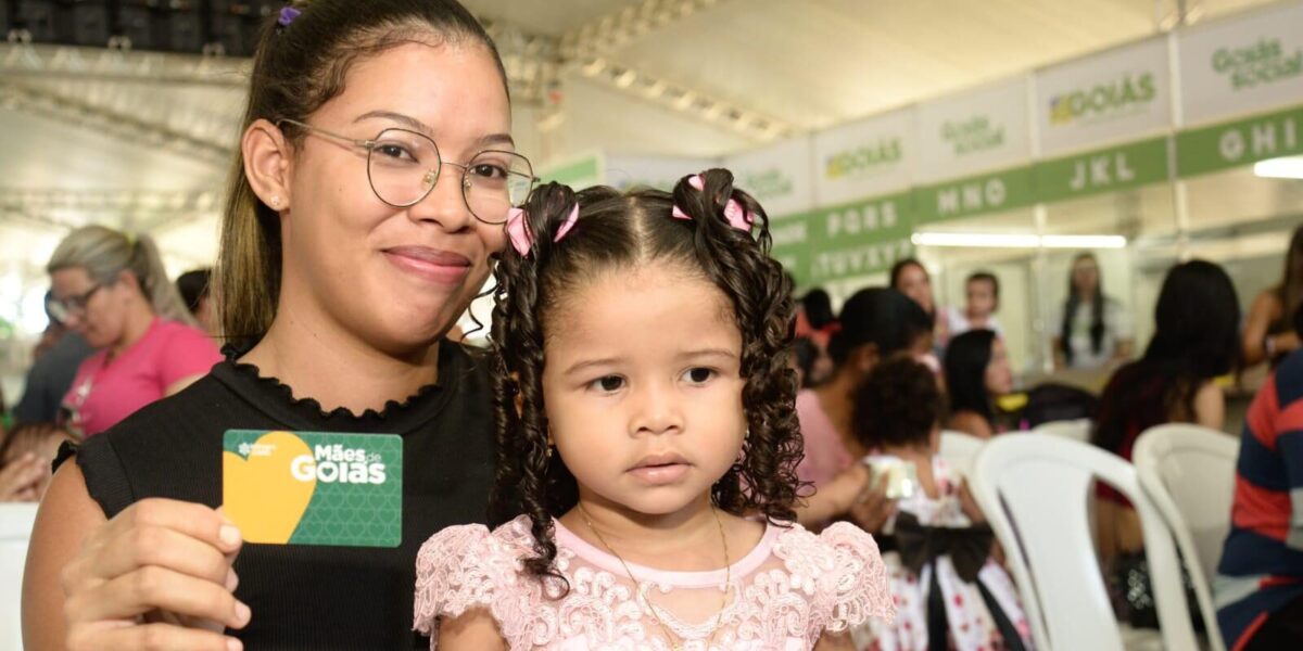 Seds realiza entrega e troca dos cartões Mães de Goiás e Dignidade para beneficiárias de Goiânia
