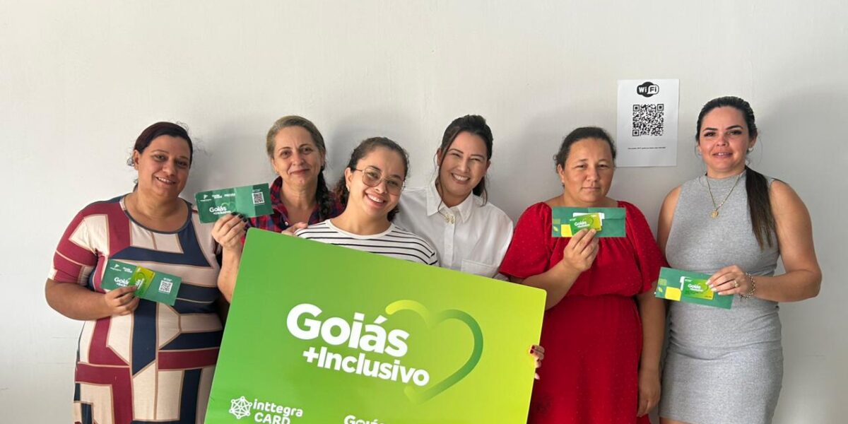Goiás Social entrega cartões do programa Goiás + Inclusivo a 24 municípios do estado