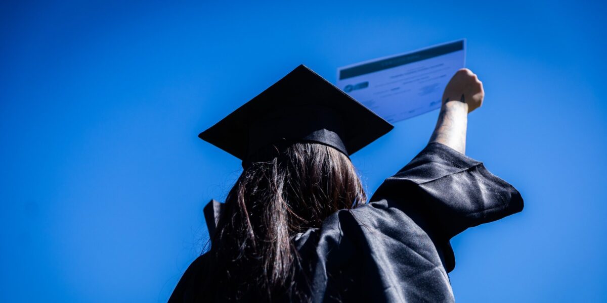 Socioeducandos recebem certificados de cursos profissionalizantes em Goiânia