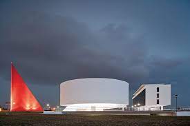 Esplanada do Centro Cultural Oscar Niemeyer reabre para visitação do público