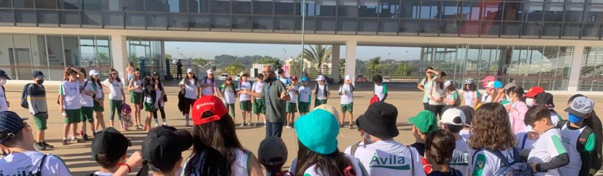 Centro Cultural Oscar Niemeyer recebe 80 alunos de uma só vez