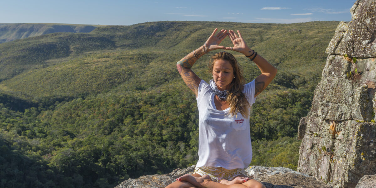 Mulheres que viajam sozinhas: o Ministério do Turismo quer ouvir vocês!