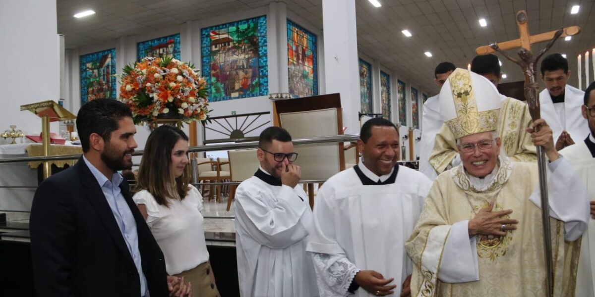 Vice-governador reconhece importância da igreja no papel social e turismo religioso 