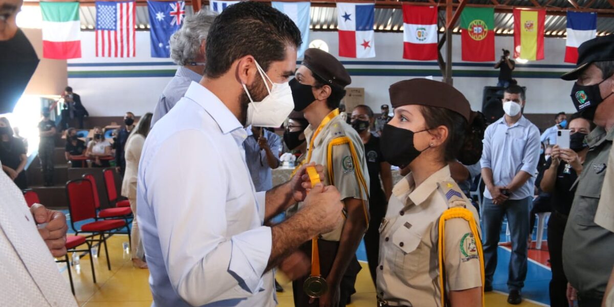 “Nada muda tanto a vida de uma pessoa como educação de qualidade”, diz Lincoln Tejota, durante entrega de obras em Caldas Novas