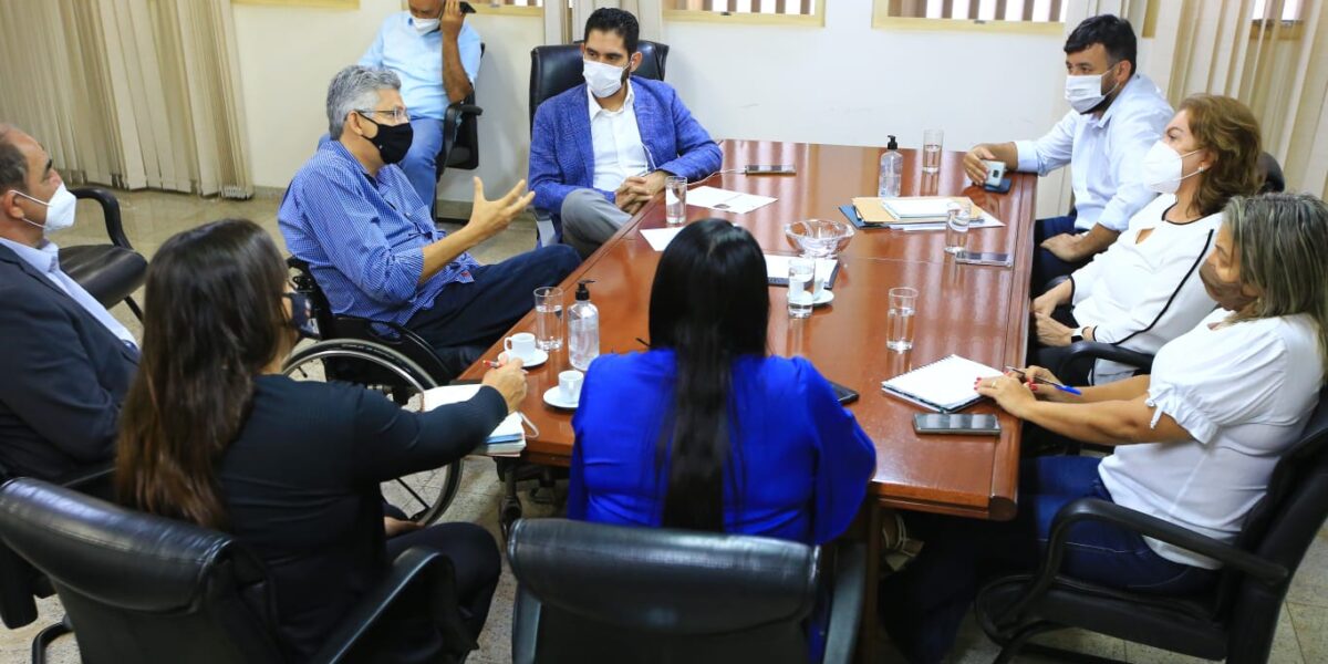 Lincoln Tejota e Fátima Gavioli trabalham juntos para levar resultados à educação em Goiás