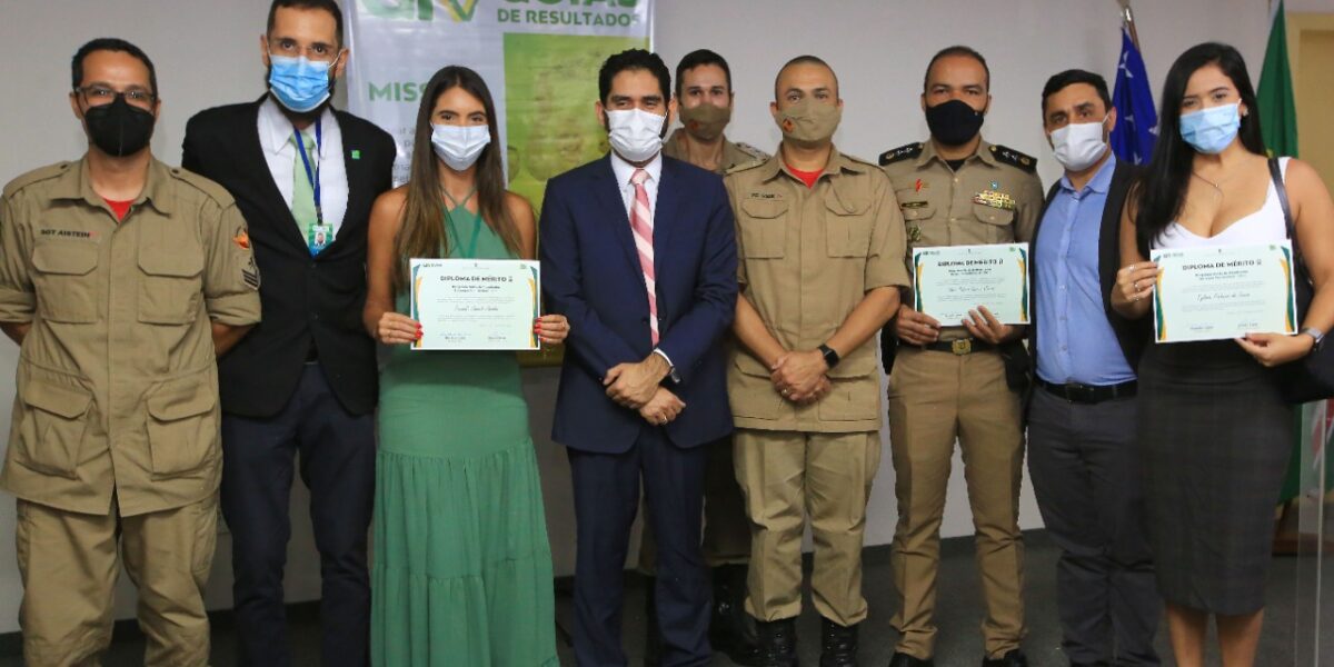 Lincoln Tejota homenageia servidores que foram destaque no programa Goiás de Resultados